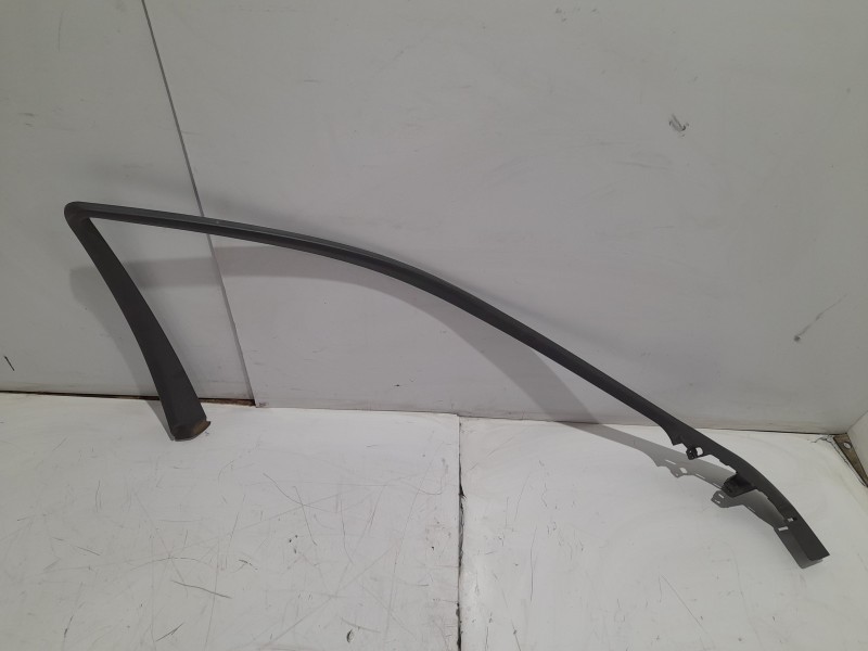 Recambio de moldura lateral para mercedes-benz clase c (w203) berlina 2.2 cdi cat referencia OEM IAM A2037250171  