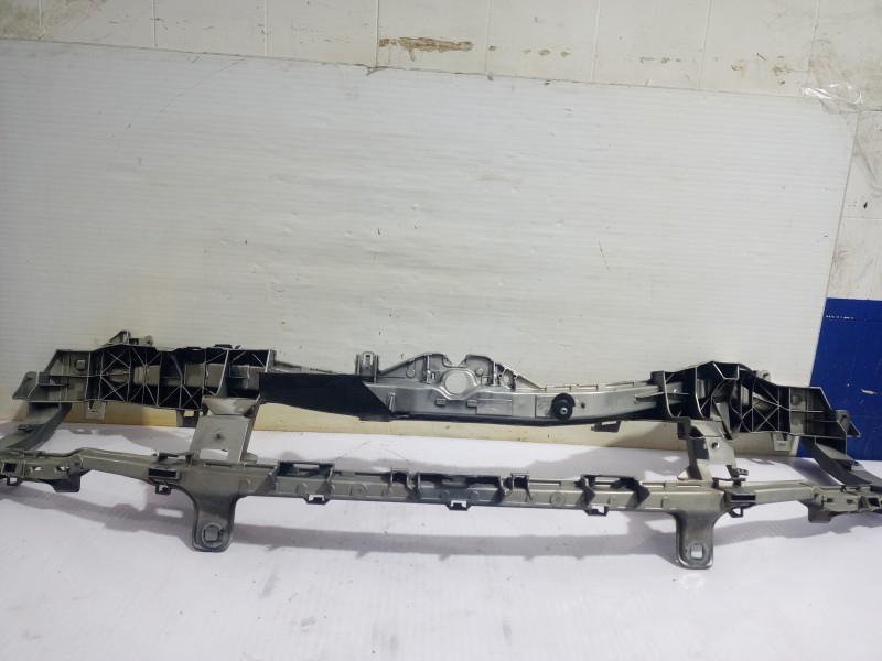 Recambio de travesaño superior para ford focus lim. (cb4) business referencia OEM IAM 1675180  