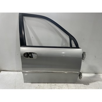 Recambio de puerta delantera derecha para kia carnival ii 2.9 crdi lx referencia OEM IAM K54A58020B  