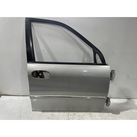 Recambio de puerta delantera derecha para kia carnival ii 2.9 crdi lx referencia OEM IAM K54A58020B  