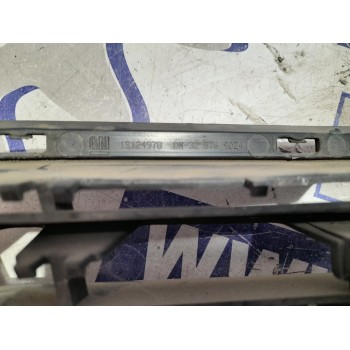 Recambio de rejilla delantera para opel zafira b referencia OEM IAM   