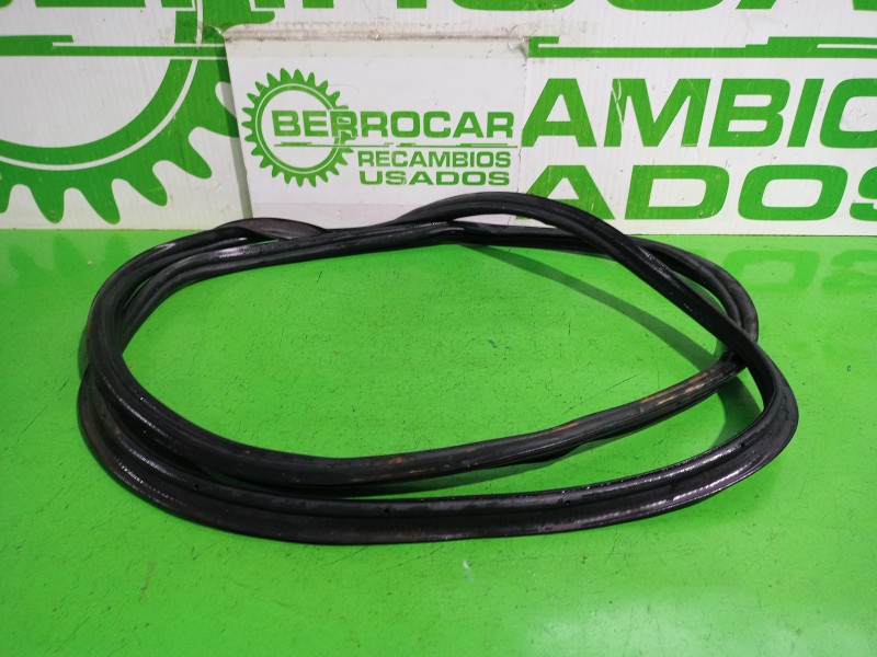 Recambio de goma contorno para volkswagen t-roc (d11) basis referencia OEM IAM 2GA827705B  