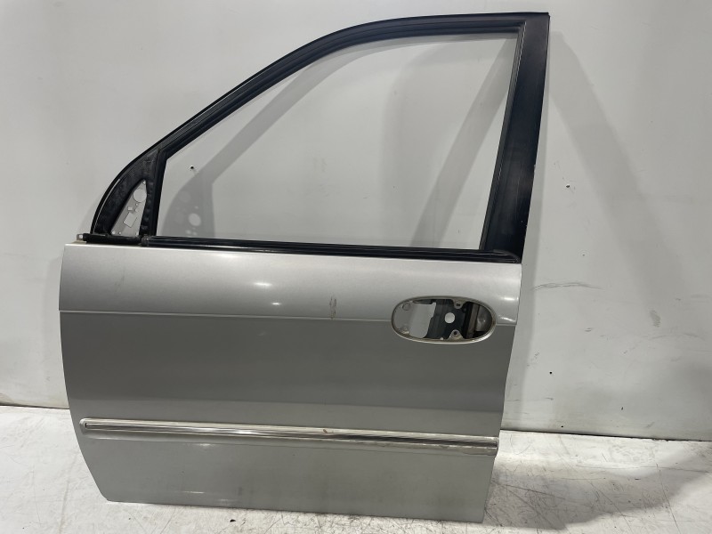Recambio de puerta delantera izquierda para kia carnival ii 2.9 crdi lx referencia OEM IAM K54A59020B  