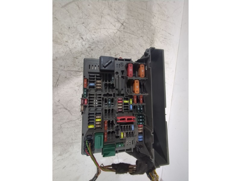 Recambio de caja reles / fusibles para bmw 1 (e87) 120 d referencia OEM IAM 61146971370  