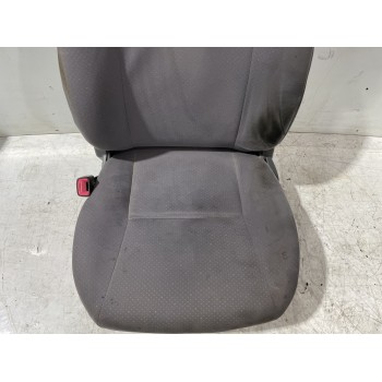 Recambio de asiento delantero izquierdo para toyota prius (nhw20) basis referencia OEM IAM 7120047260B0  