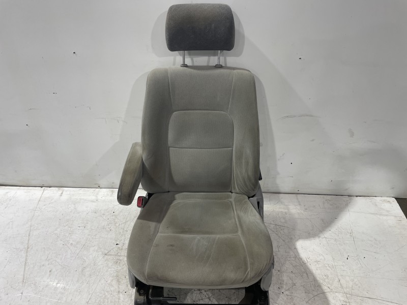 Recambio de asiento delantero izquierdo para kia carnival ii 2.9 crdi lx referencia OEM IAM 1K54Y57210CQ1  