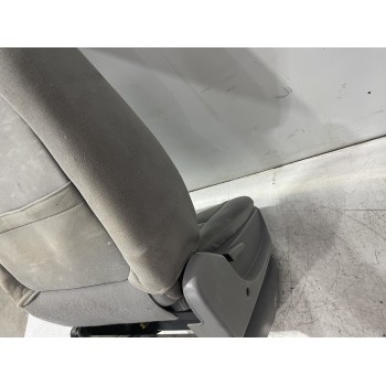 Recambio de asiento delantero derecho para kia carnival ii 2.9 crdi lx referencia OEM IAM 1K54Y57210CQ1  