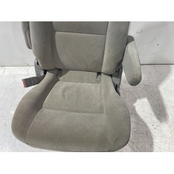 Recambio de asientos trasero izquierdo para kia carnival ii 2.9 crdi lx referencia OEM IAM K54K57300MCQ1  