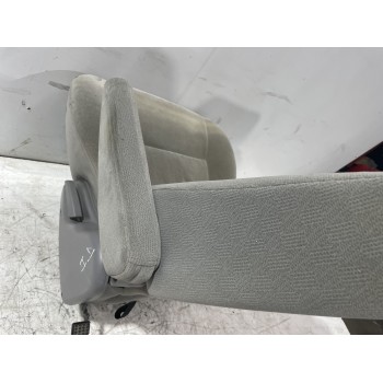 Recambio de asientos trasero izquierdo para kia carnival ii 2.9 crdi lx referencia OEM IAM K54K57300MCQ1  