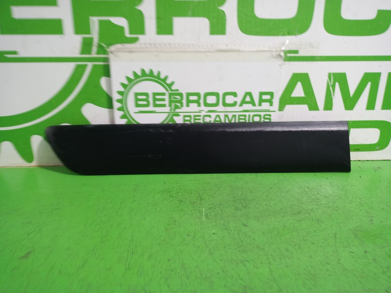 Recambio de moldura para renault kangoo (f/kc0) expression referencia OEM IAM 8200077557  