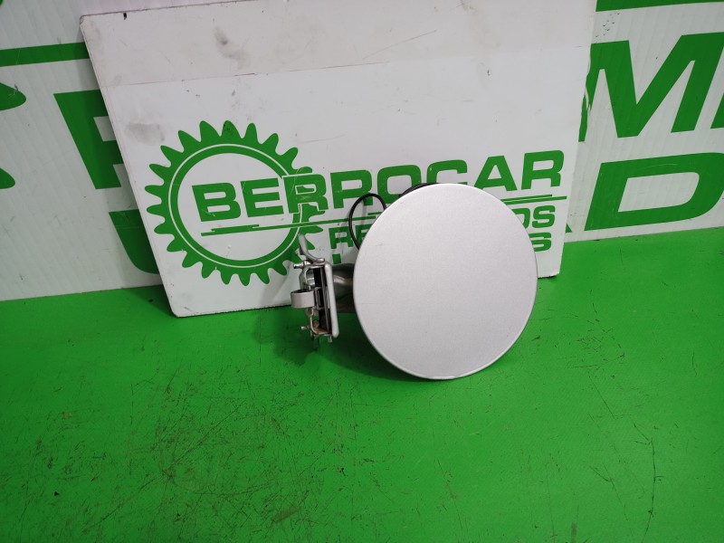 Recambio de tapa exterior combustible para kia carnival 2.9 crdi cat referencia OEM IAM 695104D100  