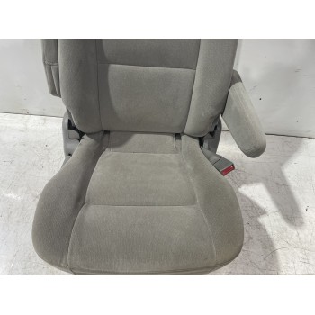 Recambio de asientos trasero derecho para kia carnival ii 2.9 crdi lx referencia OEM IAM K54K57400MCQ1  