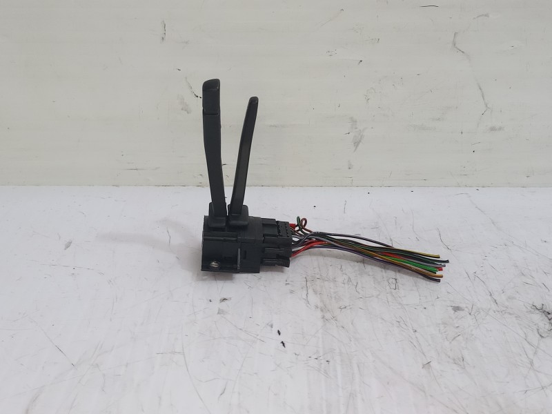 Recambio de mando limpia para ford sierra berlina brillant referencia OEM IAM 90BG11K665  