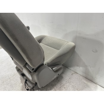 Recambio de asientos trasero derecho para kia carnival ii 2.9 crdi lx referencia OEM IAM K54K57400MCQ1  