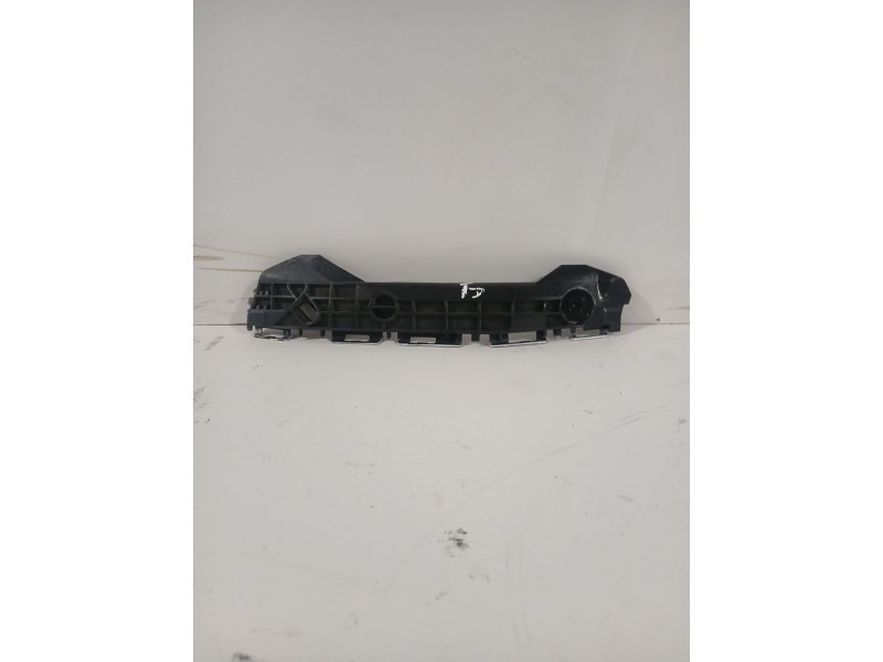 Recambio de soporte paragolpe trasero para toyota yaris active referencia OEM IAM 525750D460  