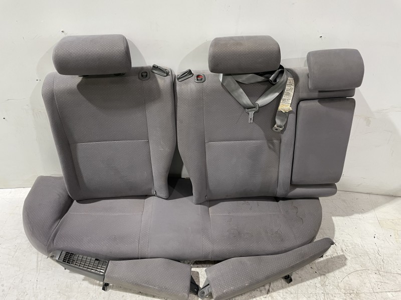 Recambio de asiento trasero para toyota prius (nhw20) basis referencia OEM IAM 7107547100B0  