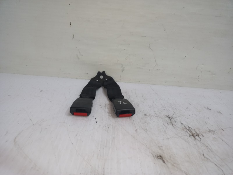 Recambio de enganche cinturon trasero central para ford sierra berlina brillant referencia OEM IAM 4M51A613K21AA  