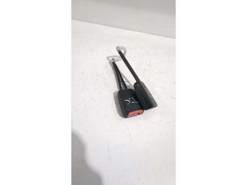 Recambio de enganche cinturon trasero central para volkswagen golf v (1k1) 2.0 fsi referencia OEM IAM 1H0857739A01C  