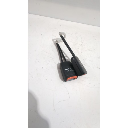 Recambio de enganche cinturon trasero central para volkswagen golf v (1k1) 2.0 fsi referencia OEM IAM 1H0857739A01C  