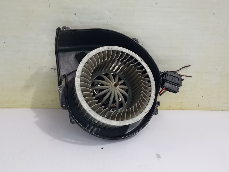 Recambio de motor calefaccion para volkswagen polo (6c1) a-polo referencia OEM IAM 6R1819015  