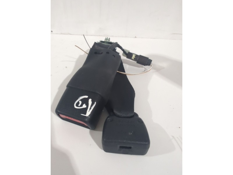 Recambio de enganche cinturon trasero derecho para toyota yaris active referencia OEM IAM 734700D430C0  