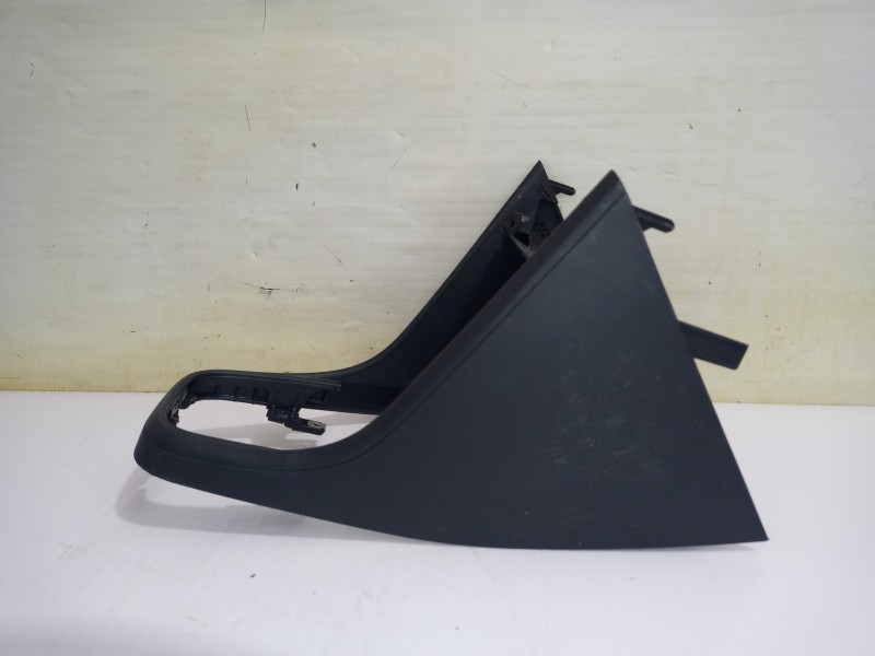 Recambio de moldura para volkswagen polo (6c1) a-polo referencia OEM IAM 6R1863680D82V  