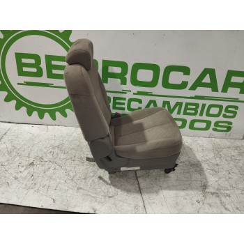 Recambio de asientos trasero derecho para kia carnival 2.9 crdi cat referencia OEM IAM 4701558  
