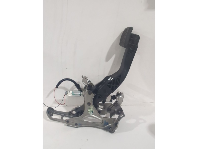 Recambio de pedal embrague para toyota yaris active referencia OEM IAM 313110D110  