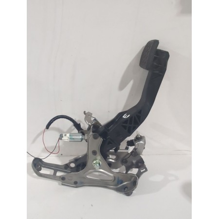 Recambio de pedal embrague para toyota yaris active referencia OEM IAM 313110D110  