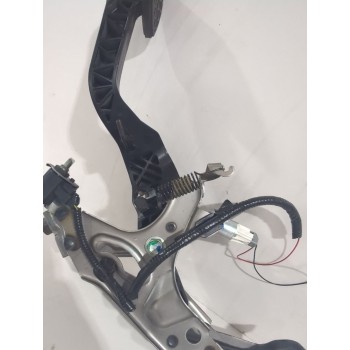 Recambio de pedal embrague para toyota yaris active referencia OEM IAM 313110D110  