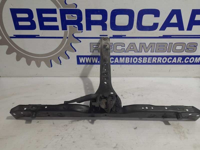 Recambio de travesaño superior para hyundai elantra (xd) 2.0 crdi cat referencia OEM IAM 641302D500  