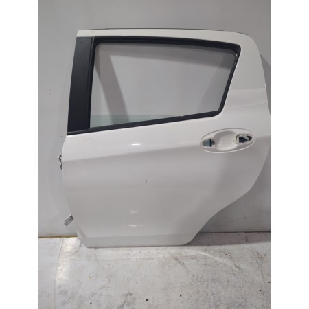 Recambio de puerta trasera izquierda para toyota yaris active referencia OEM IAM 6711452210  