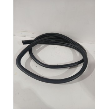 Recambio de goma contorno para toyota yaris active referencia OEM IAM 633310D070  