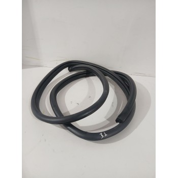 Recambio de goma contorno para toyota yaris active referencia OEM IAM 633310D070  