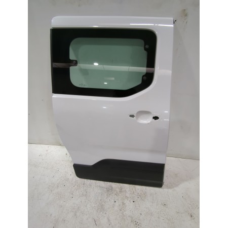 Recambio de puerta lateral corredera derecha para peugeot rifter 1.5 bluehdi 100 referencia OEM IAM 9820425380  