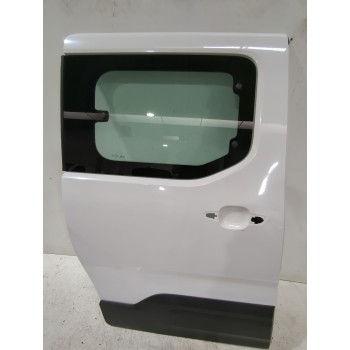 Recambio de puerta lateral corredera derecha para peugeot rifter 1.5 bluehdi 100 referencia OEM IAM 9820425380  
