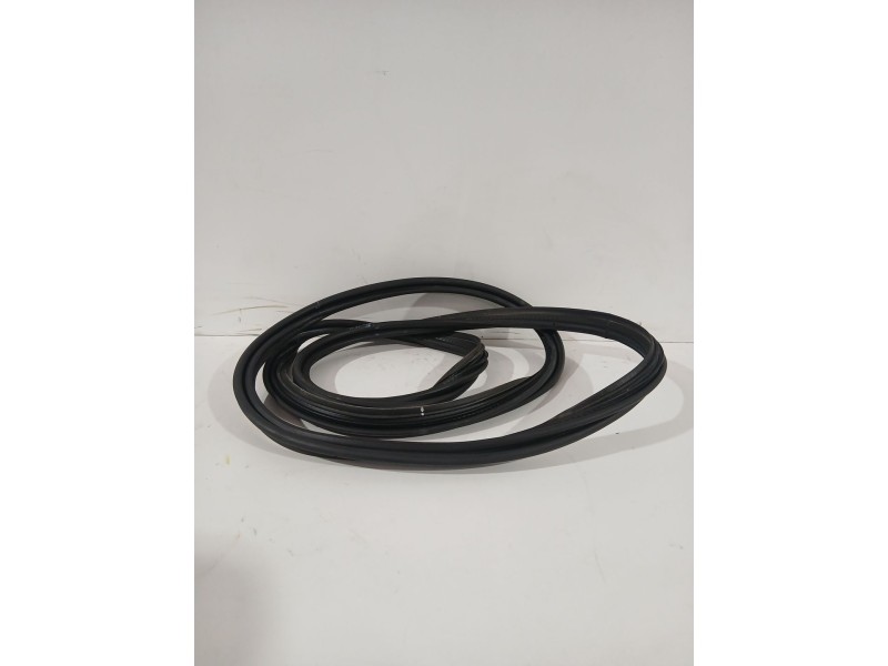 Recambio de goma contorno para toyota yaris active referencia OEM IAM 678810D220  