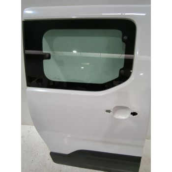 Recambio de puerta lateral corredera derecha para peugeot rifter 1.5 bluehdi 100 referencia OEM IAM 9820425380  