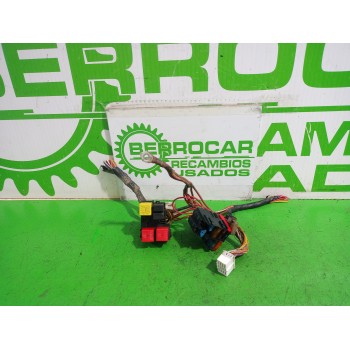 CAJA RELES / FUSIBLES 8L0941822 