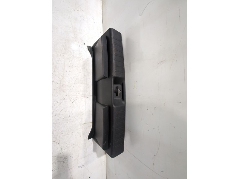 Recambio de moldura maletero para nissan juke (f15) 1.5 dci referencia OEM IAM 84992BV81A  