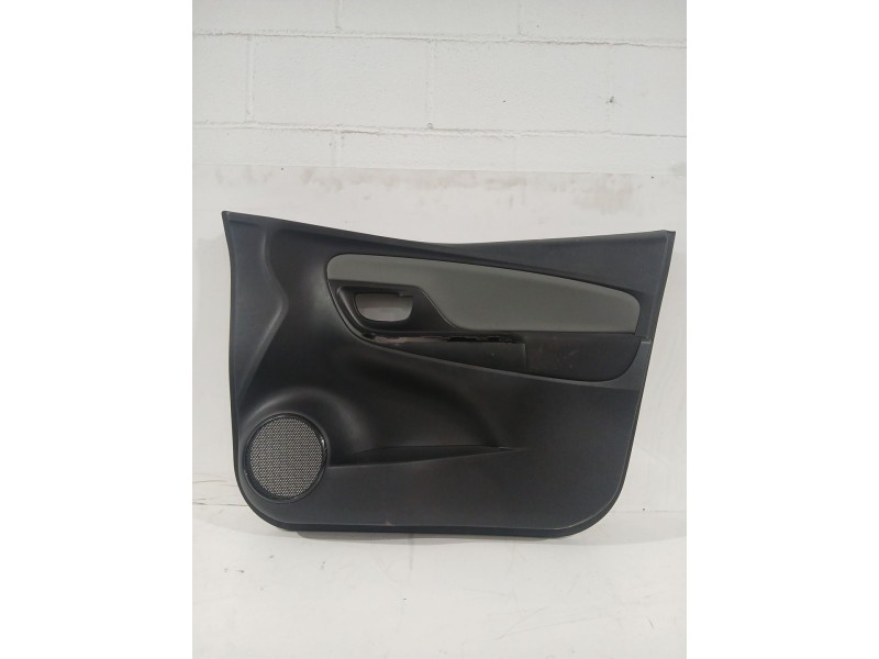 Recambio de guarnecido puerta delantera derecha para toyota yaris active referencia OEM IAM 676100DN60  