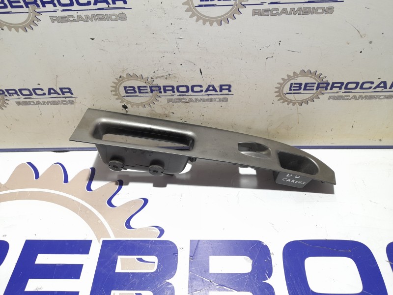 Recambio de moldura lateral para kia carens 2.0 turbodiesel cat referencia OEM IAM OK2FA66360  