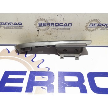 Recambio de moldura lateral para kia carens 2.0 turbodiesel cat referencia OEM IAM OK2FA66360  