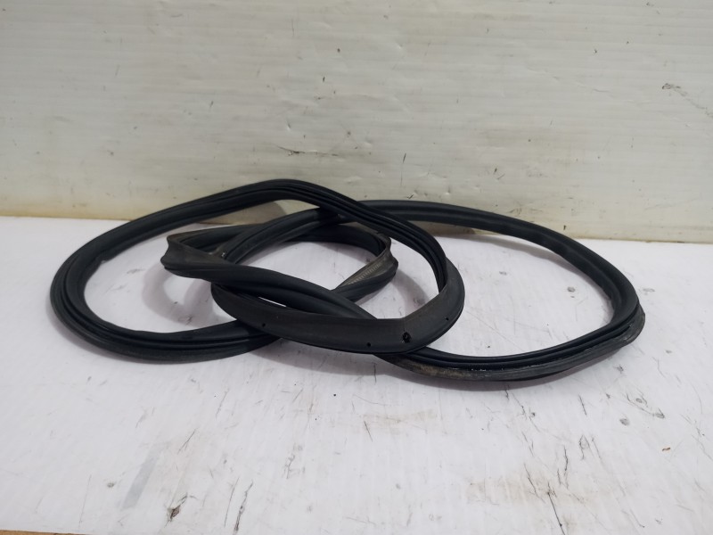 Recambio de goma contorno para volkswagen golf vii lim. (5g1) comfortline bluemotion referencia OEM IAM 5G6827705D  