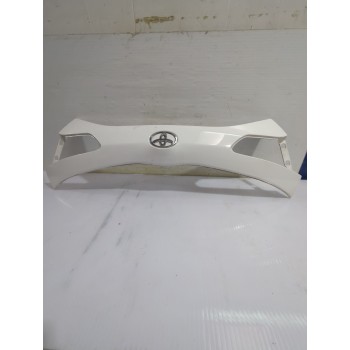 Recambio de molduras traseras para toyota yaris active referencia OEM IAM 768110DA30  