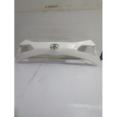 Recambio de molduras traseras para toyota yaris active referencia OEM IAM 768110DA30  