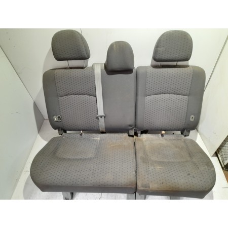 Recambio de asientos traseros para kia carens 2.0 turbodiesel cat referencia OEM IAM 893711D200465  