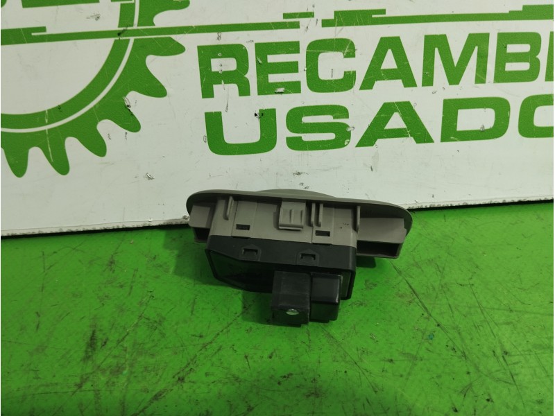 Recambio de mando elevalunas trasero izquierdo para kia carnival 2.9 crdi cat referencia OEM IAM 202006137  
