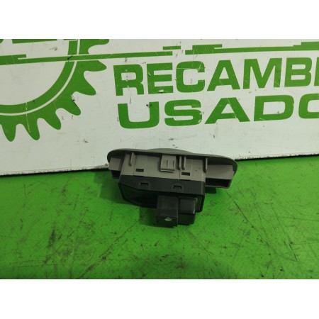 Recambio de mando elevalunas trasero izquierdo para kia carnival 2.9 crdi cat referencia OEM IAM 202006137  