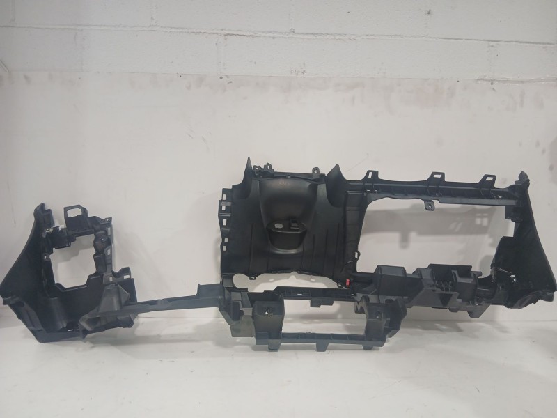 Recambio de salpicadero para toyota yaris active referencia OEM IAM 553030D150  